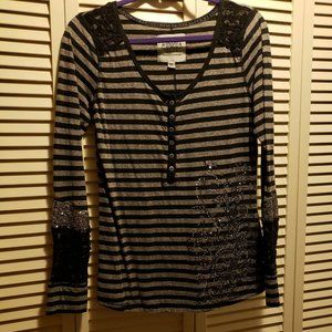 Mid Button-up V-neck Blouse